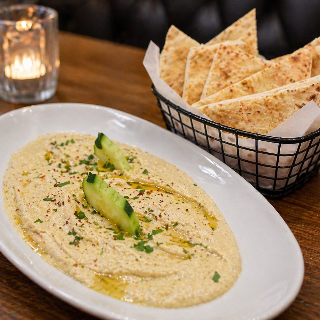 Hummus + 2 Pita.